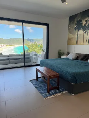 Luxury Penthouse with Private Rooftop Directly on Beach, Best Location, pool!