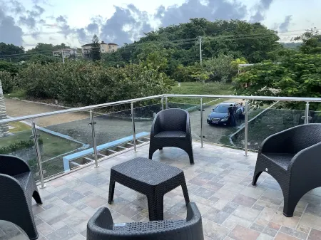 3 minutes from the beach! Newly built Villa with pool