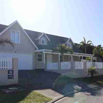 Stylish & Cozy House - 5min from the beach! Hotel Exterior