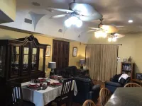 Spacious house for the whole family to enjoy a holiday or bbq & swim.