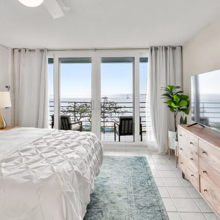 Ocean View, Spacious Condo next to Pool