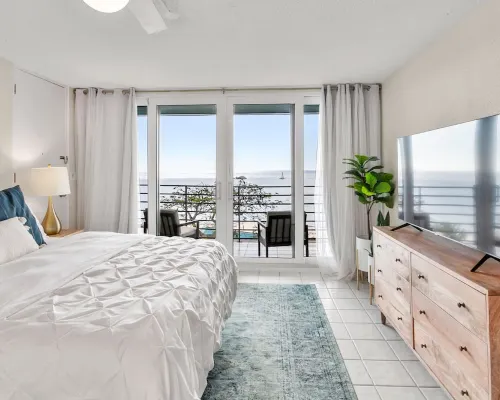 Ocean View, Spacious Condo next to Pool Hotels in Southside