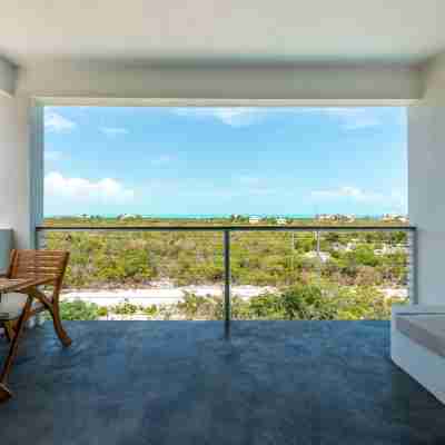 Modern Studio with Expansive Ocean View, Pool Others