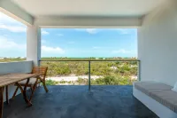 Modern Studio with Expansive Ocean View, Pool Các khách sạn gần The Hole