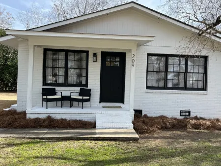 Comfy Home w/ Wi-Fi & Kitchen