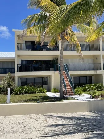 Gorgeous 3BR Oceanfront Villa - Amazing Views of Turquoise Water