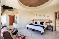 Oceanview FAST WiFi Private Yard Pool Executive Chef Staff Amazing Views