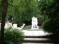 5-star property, heated pool, tennis, golf, gym, 2.5 acre park