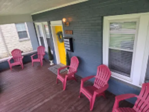 Charming 4-bedroom 3bath house in terrific Florence with WiFi, AC