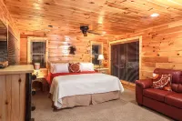 Smoky Retreat At The Lake with FirePit Blowing Cave Mill 주변 호텔