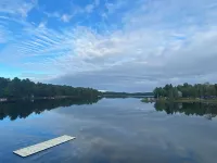 Kanata House - Charming Lakeside Cottage