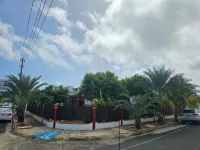 Bright, big, pool, 5 min 2 beach