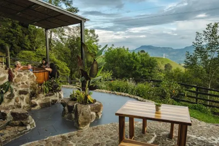 2 Charming private cabins in lovely Jericó steps from town Отели в г. Херико