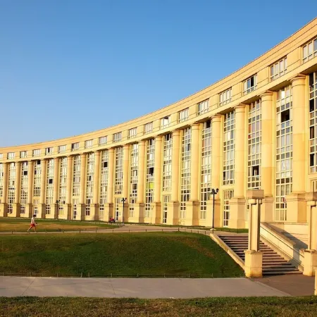 Apartment 15 minutes' walk from the town center