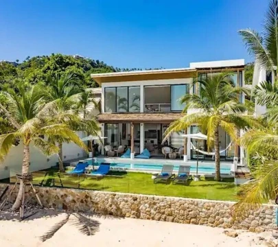 รูปภาพของBeachfront Villa InduBlue .5 En-Suite AC bedrooms .Housekeeper Inc. Private Pool