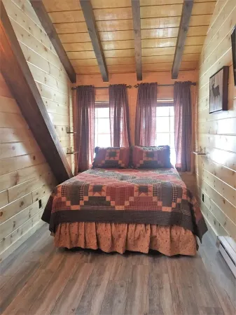 Comfortable Canada Cabin - DIRECT ATV AND SNOWMOBILE TRAIL ACCESS! Отели в г. Питтсбург