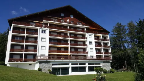 Sunny 2 bedroom apartment with large terrace, stunning views & indoor pool