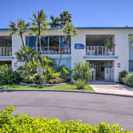 Luxe Naples Escape Walk to Beach and Downtown!