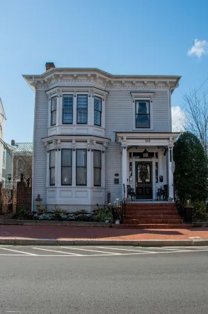 The Richard Johnston Inn & 1890 Caroline House Отели рядом с достопримечательностью «Терминус оф Вирджиния Рейлуэй Трейл»