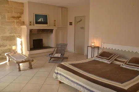 Mas de Sylvereal Отели в г. Вовер