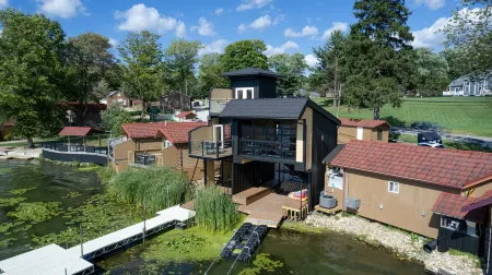 Edinboro Lake Resort Cabins Отели в г. Спринг Тауншип