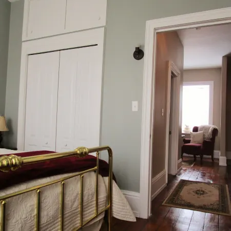 Sir Isaac Brock B&B Luxury Suites