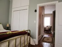 Sir Isaac Brock B&B Luxury Suites Hotels in Brockville