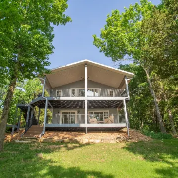 Happy Hideaway 4 Bedroom Home by Redawning