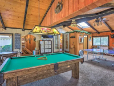 Gorgeous Oakhurst Retreat w/ Swimming Hole! Hotels in Oakhurst