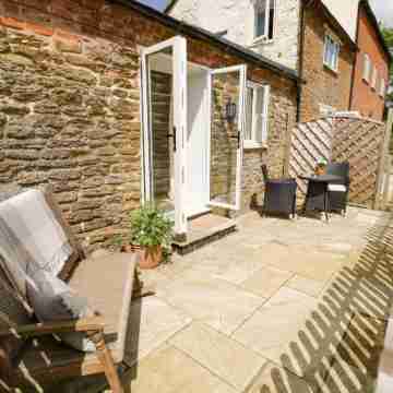 Oak Barn Hotel Exterior