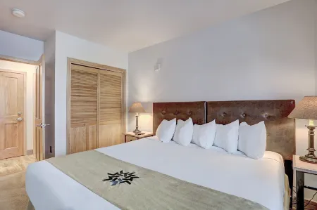 Premier Silver Mill 8229-2Br-Walk to Slopes! Kids Ski Free! 2 Bedroom Condo by RedAwning