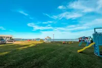 Glenghorm Beach Resort Hotels in Victoria County