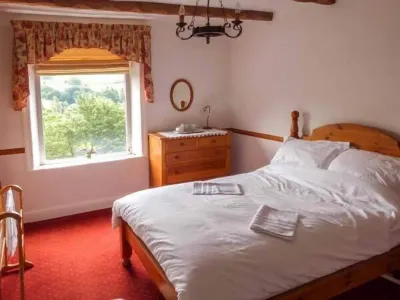 Cottage in the Sky Hotels near C P Holland and Sons Ltd