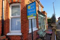 Walton Beach Holiday Lets Hotels near Walton Pier