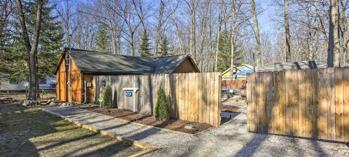 Work, Play and Get Away Cabin Near Higgins Lake! Hotels in Roscommon County
