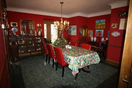 Rose Arden Bed & Breakfast Отели рядом с достопримечательностью «McMaster University Centre for Continuing Education»