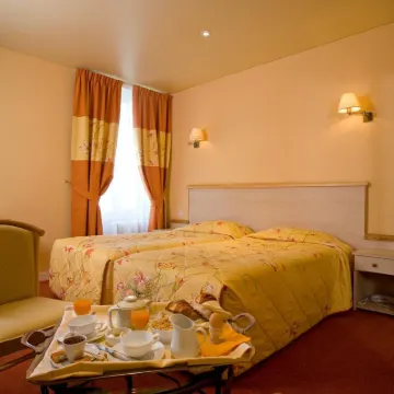 Logis Hotel le Parc Hotels near Moulins Cathedral