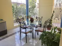 Nicole's Guest Home โรงแรมในHiguey