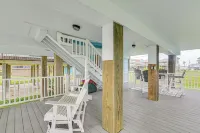 Steps from Gulf Freeport Home with Water Views - WiFi