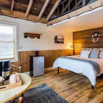 The Common Man Inn & Spa Rooms