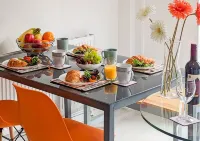 Group Stay Deasls on Outfield 5BR House w 10 Beds