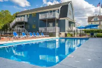 The Lighthouse Inn & Suites - Pools