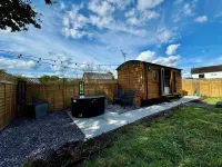 Mooffitch Riverview Hut Hotels near Hartpury University and Hartpury College