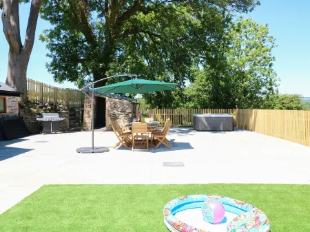 Ty Ffarm at Gellilwch Отели в г. Лланбрадч энд Пулипант