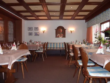 Historisches Genusshotel Löwen Отели в г. Кляйнес Визенталь