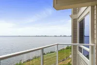 Beacon Pointe on Lake Superior - Scenic