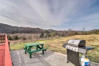 Pet-Friendly Studio w/ Loft & Mountain Views! - Homestays