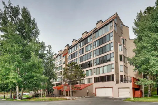 Spacious Remodel, 4Br, Minutes to Conf Center & Slopes! 4 Bedroom Condo by Redawning