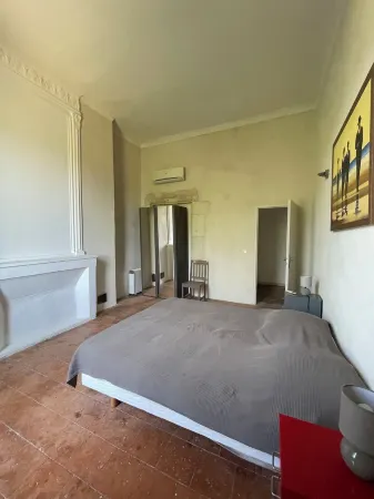 Gite de la Tour - Château d'Or et de Gueules- fireplace Отели рядом с достопримечательностью «Abbatiale de Saint Gilles»