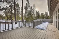 Modern Sunriver Home w/ Hot Tub: Ski, Hike & Bike! - Spa